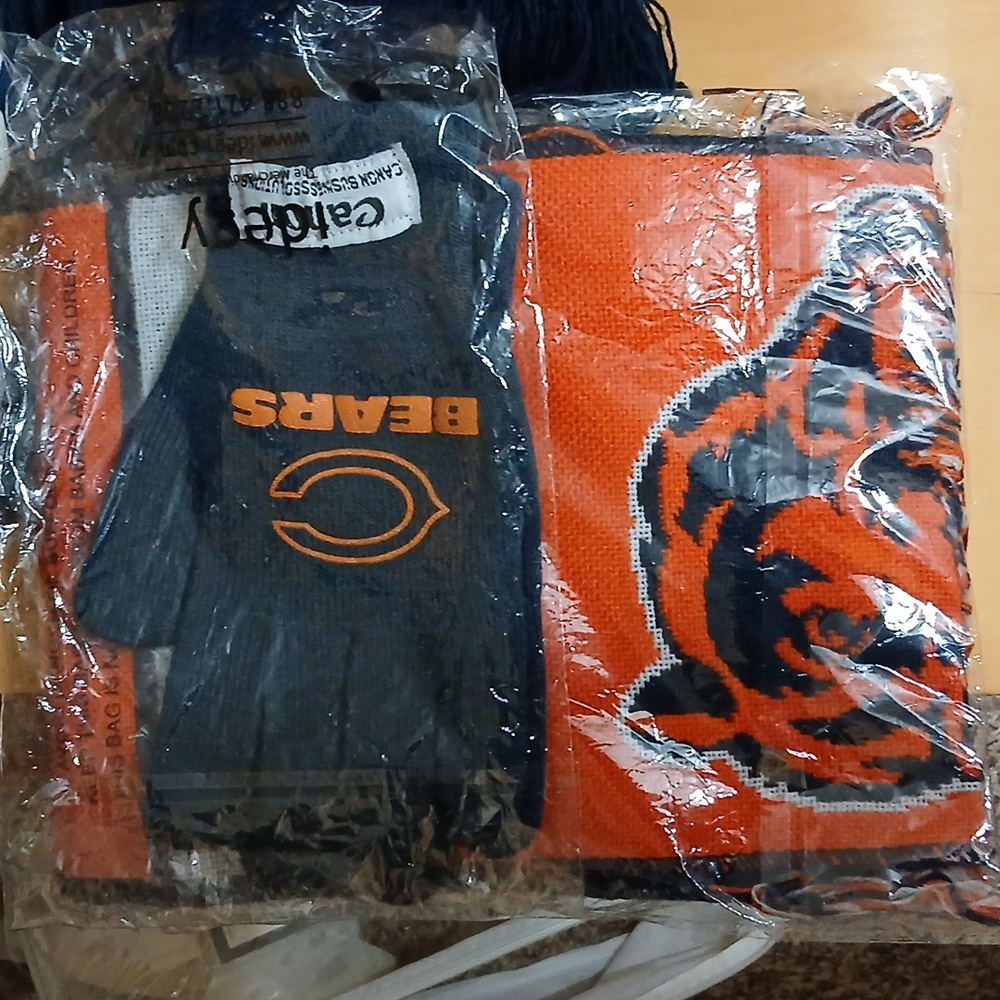 Chicago Bears Gloves & Scarf